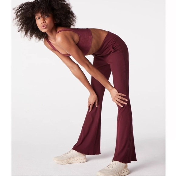 Outdoor Voices SuperForm Rib Flare Pant Stretchy Bell Bottom In Burgundy Size S - Picture 1 of 16